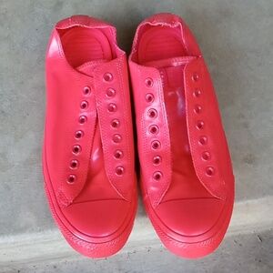 Red converse for men or women. Tennis shoes. men's Size 9. women's Size 11.